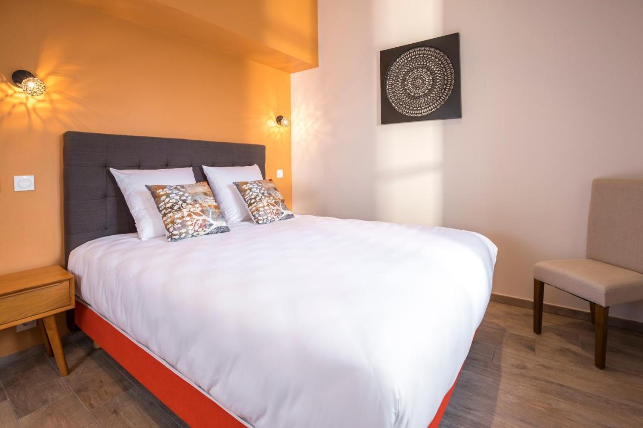 Clos Castel Villas Кастелжалу Екстериор снимка